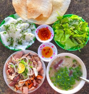 Thưởng thức món bánh hỏi cháo lòng đặc biệt thơm ngon
